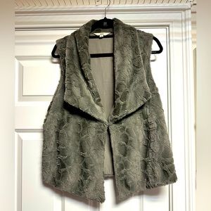 Jack by BB Dakota Grey Faux Fur Vest L